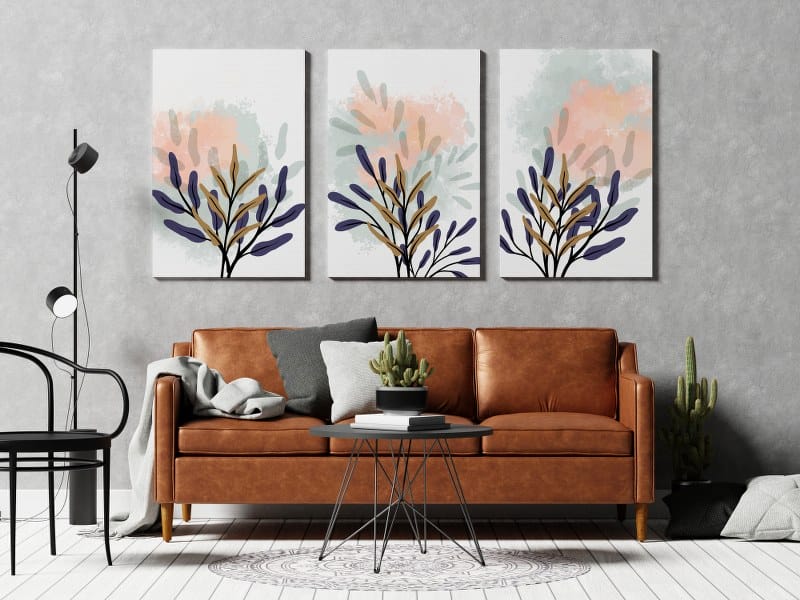 طباعة فاخرة باللون الأزرق البحري والذهبي مع نباتات وبقع حبر وفن نباتي