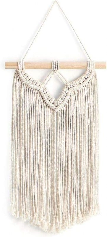 ديكور حائط صغير مصنوع يدويًا من المكرميه