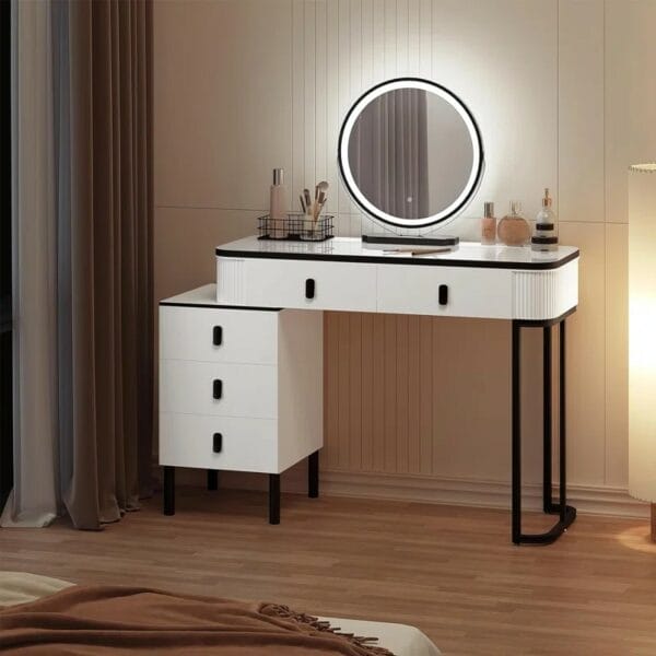 Oaklynne Dressing Table with Mirror