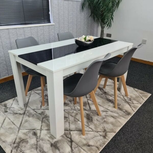 Ilwell 4 - Person Dining Set